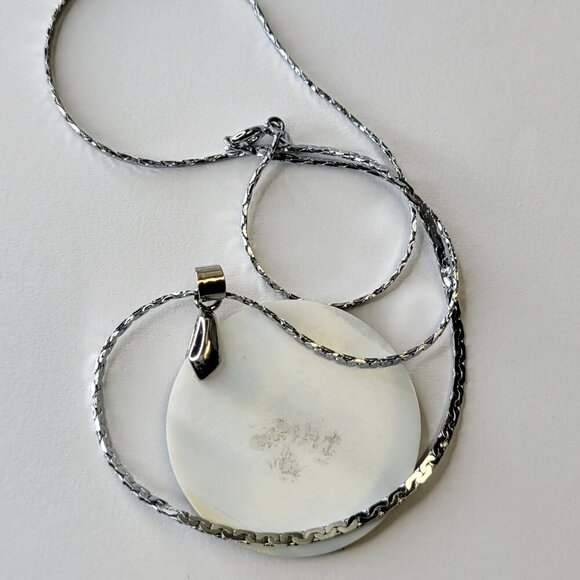 Genuine Abalone Shell Round Pendant - Picture 4 of 6